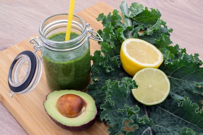 El kale aporta muy pocas calorías, pero buenas dosis de hierro, calcio y omega 3