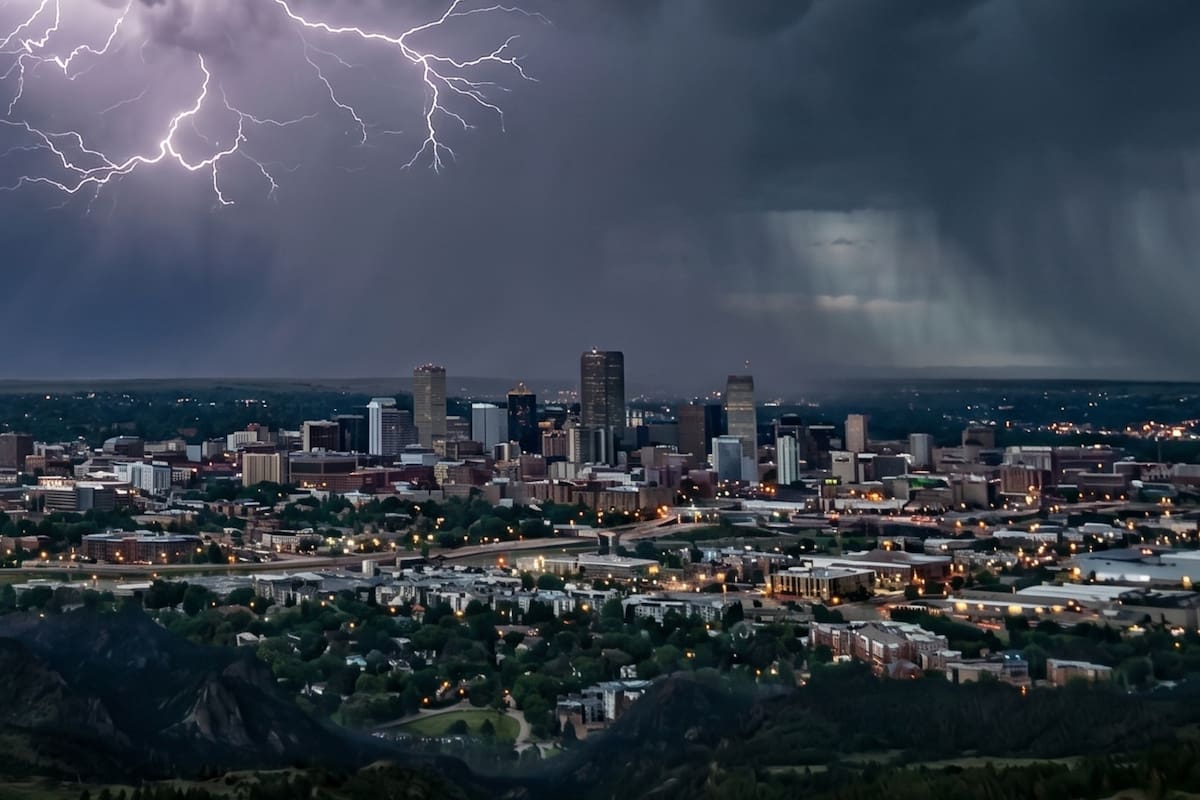 El Kansas central, incluida la zona de Wichita, y el sureste de Nebraska, entre Lincoln y Omaha, están dentro de la franja de riesgo más elevado para la tarde del lunes