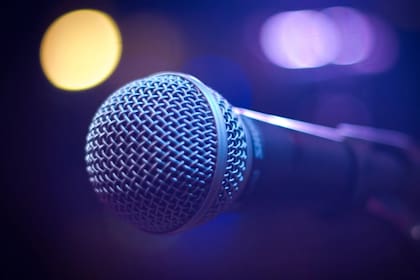 El karaoke es una opción fantástica para niños de Leo