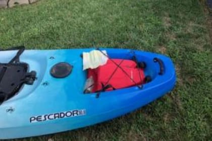 El kayak de Brad Wachsmuth y la carta que encontró dentro de la botella