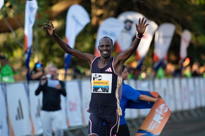 El keniata Josphat Kiprotich volverá a competir en la 42K, la prueba que obtuvo en 2024 y en la que tiene el récord de la distancia