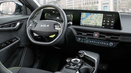 El Kia EV6 GT luce por dentro su pantalla LCD con todas sus prestaciones tecnológicas