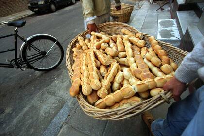 Roberto Feletti acordó con panaderos bonaerenses mantener el kilo de pan entre $180 y $220.