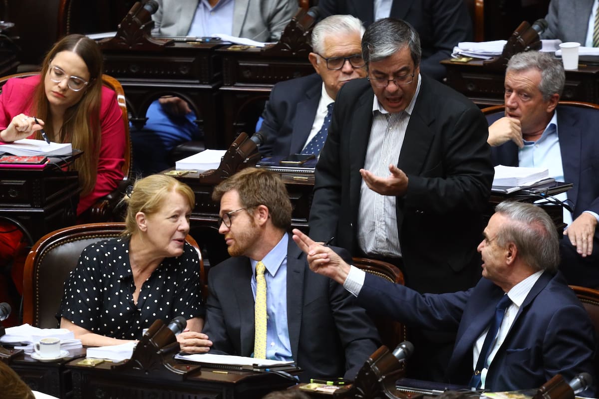 El kirchnerismo y bloques dialoguistas coinciden en rechazar el multimillonario aumento por DNU de los fondos reservados de la SIDE