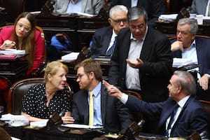 El kirchnerismo y bloques dialoguistas coinciden en rechazar el multimillonario aumento por DNU de los fondos reservados de la SIDE