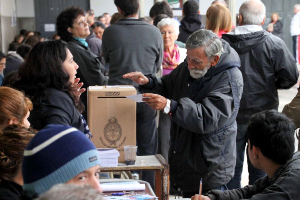 El kirchnerismo y la oposición siguen de cerca el resultado de la elección en Corrientes