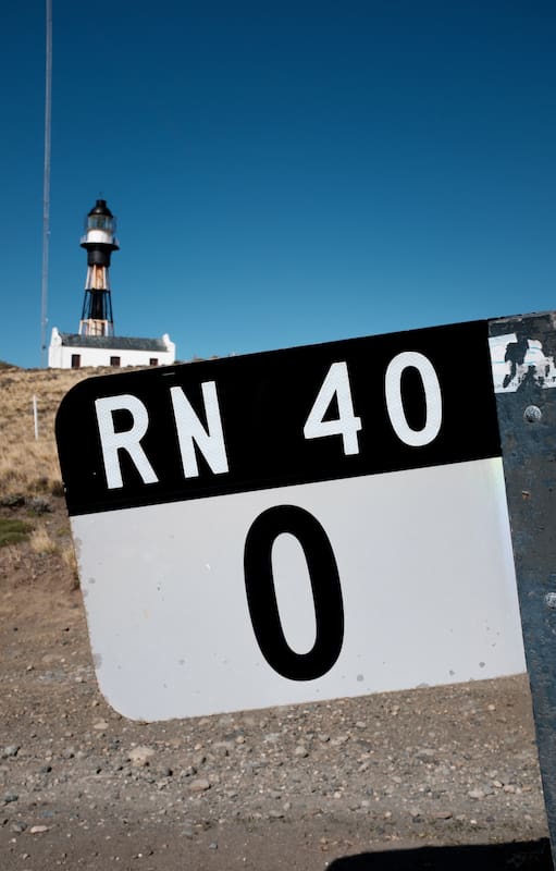 El Km 0 de la RN 40 está en Cabo Vírgenes. Hasta allí llegan los dominios de la estancia Monte Dinero