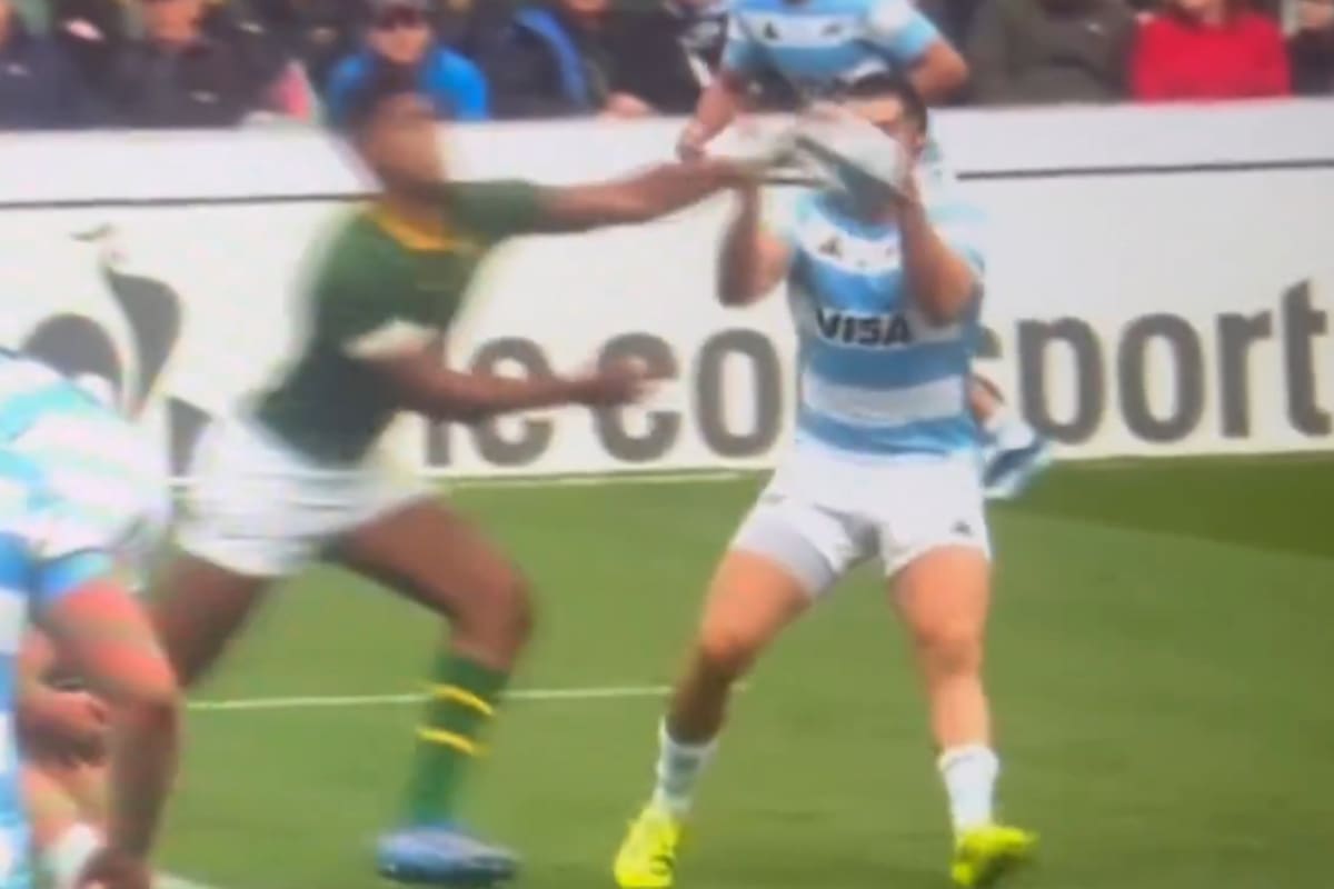 El knock on de Canan Moodie que omitió el árbitro en la previa del primer try de Sudáfrica ante los Pumas