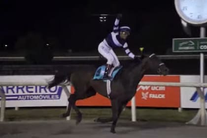 El Kodigo, con Gustavo Calvente, se impuso en el Gran Premio José Pedro Ramírez (G1), en Maroñas; el campeón argentino se lució en suelo charrúa