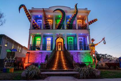 "El Kraken", una de las casas-carrozas del festival de Mardi Gras.