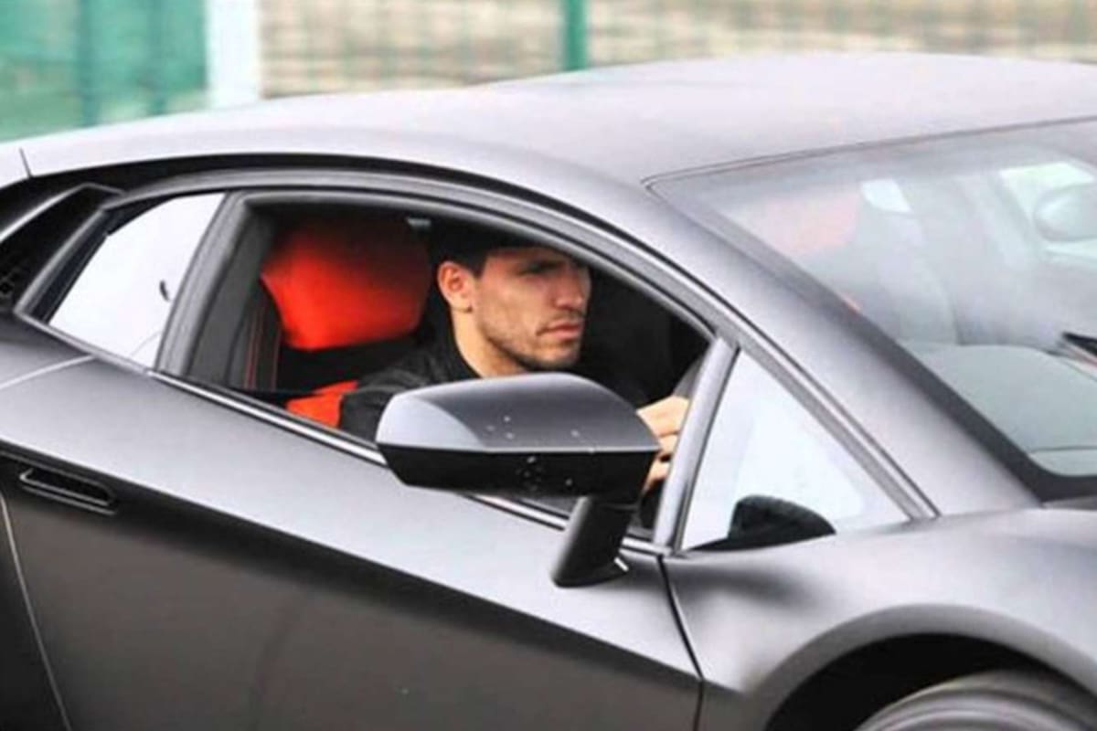 El Kun Agüero en su Lamborghini