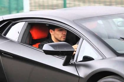 El Kun Agüero en su Lamborghini