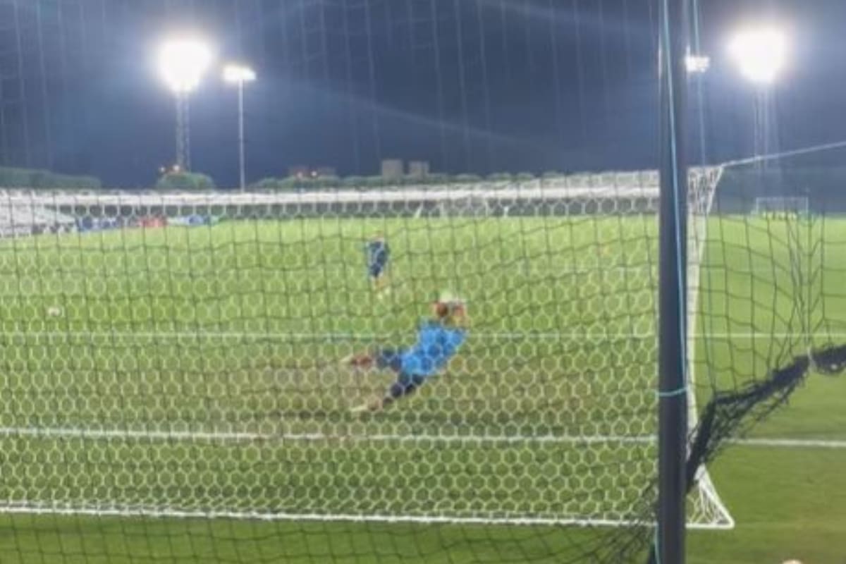 El Kun Aguero se lució en un entrenamiento de la selección argentina como arquero