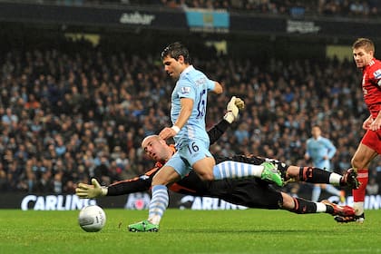 El Kun Agüero, un dolor de cabeza en la carrera de Pepe Reina; célebres duelos mano a mano entre la leyenda del City y el arquero de Liverpool