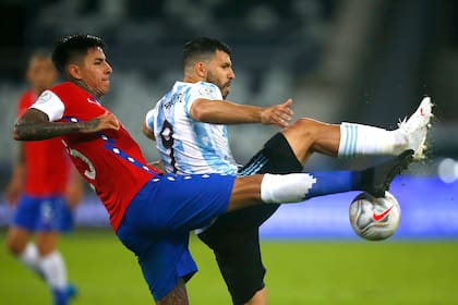 El Kun, Sergio Agüero, sería titular esta noche en la Argentina ante Paraguay, por la tercera fecha de la Copa América, en Brasil.