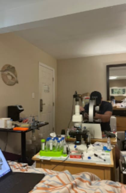 El laboratorio improvisado funcionó en una habitación de motel de Carolina del Norte, donde los investigadores analizaron muestras de agua en busca de la esquiva Paulinella
