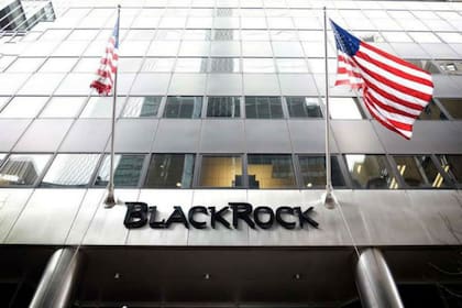 El laboratorio Pfizer que pertenece al grupo BlackRock exigió como garantía una nueva ley de glaciares como condición para facilitar la vacuna contra el coronavirus