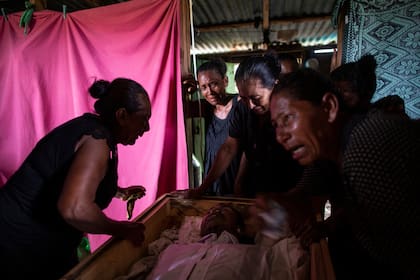 El funeral de Oscar, en el Cabo Gracias a Dios, en Nicaragua