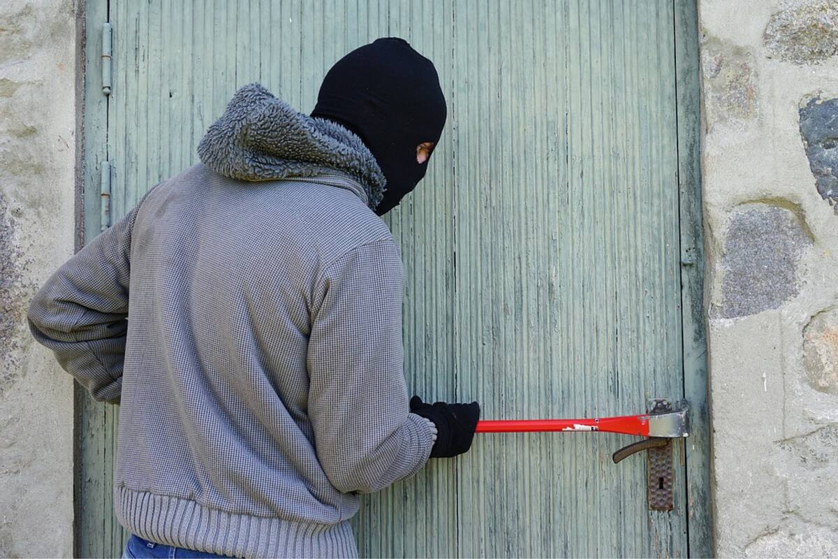 El ladrón quiso mostrar su enojo por no conseguir llevarse el botín que esperaba