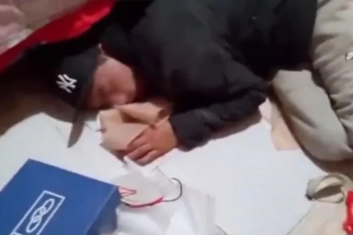 El ladrón se quedó dormido en medio de un robo que estaba llevando a cabo