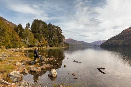 El Lago Hermoso hace honor a su nombre en este sector alejado de la civilización.