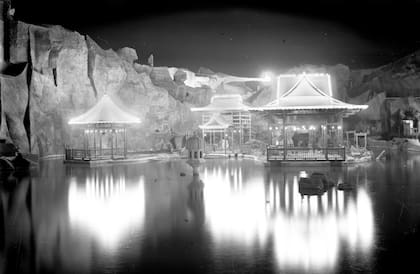 El Lago Mayor del Parque Japonés y la Isla de las Geishas