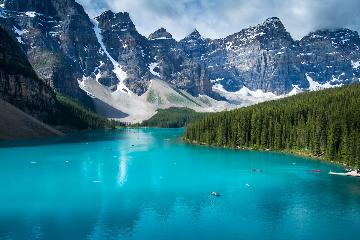 El lago Moraine, uno de los paisajes más maravillosos del mundo, está en la provincia canadiense de Alberta