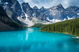 El lago Moraine, uno de los paisajes más maravillosos del mundo, está en la provincia canadiense de Alberta