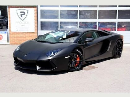El Lamborghini Aventador puede alcanzar una velocidad de 350 kilómetros por hora