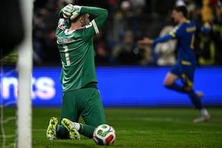 El fracaso de la Azzurra trasladó el orgullo de los tifosi a otros deportes y fulminó a otra gloria: Maldini