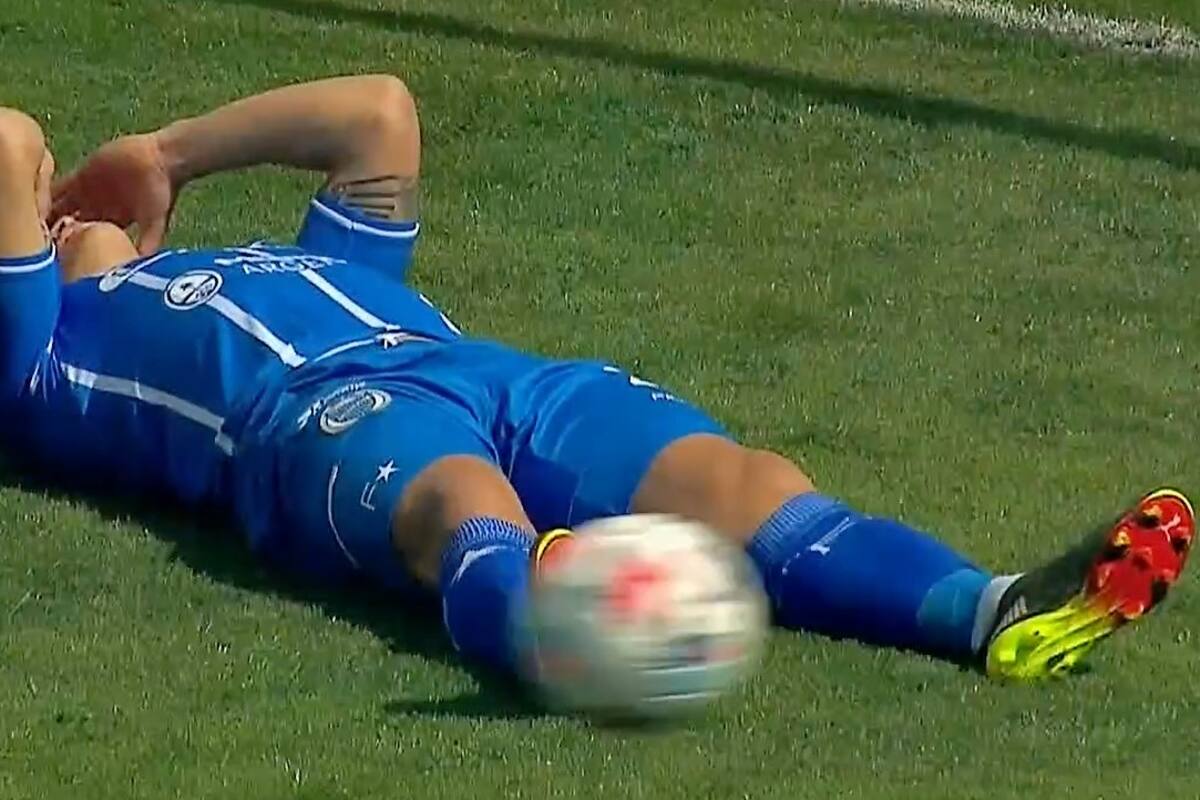 El lamento de Elías López, autor del gol en contra que significó la apertura de Huracán vs. Godoy Cruz