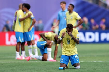 El lamento de todo Brasil, que por séptima vez consecutiva es eliminada por un europeo: "Un equipo pasivo que observó al cometa Haaland", criticaron los medios del país.