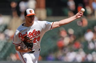 Rogers y Mayo ayudan a Orioles a cortar su racha de seis derrotas con triunfo 6-4 ante Cleveland