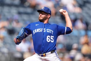 Sin carreras en 9 innings, Arizona anota 5 en el 10mo y vence por 5-4 a Kansas City