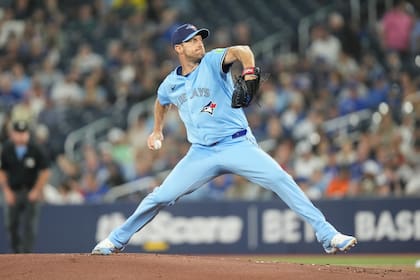 El lanzador de los Azulejos de Toronto Max Scherzer trabaja la primera entrada ante los Medias Rojas de Boston el miércoles 24 de septiembre del 2025. (Chris Young/The Canadian Press via AP)