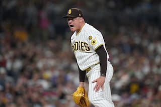 Salas pega sencillo decisivo y Padres vencen 7-6 a Marlins; su número mágico baja a 3