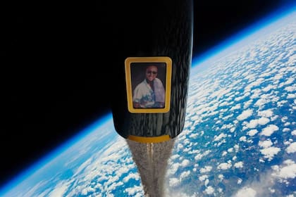 El lanzamiento de cenizas a la Tierra desde el espacio es muy emotivo