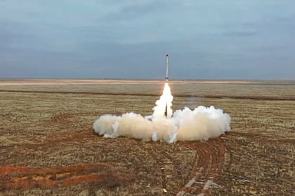 El lanzamiento de un misil Iskander-K ruso; las fuerzas rusas pueden disparar pequeñas ojivas nucleares usando artillería convencional