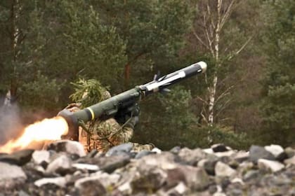 El lanzamiento del Javelin se programa desde un control que viene con el dispositivo y tiene una gran precisión