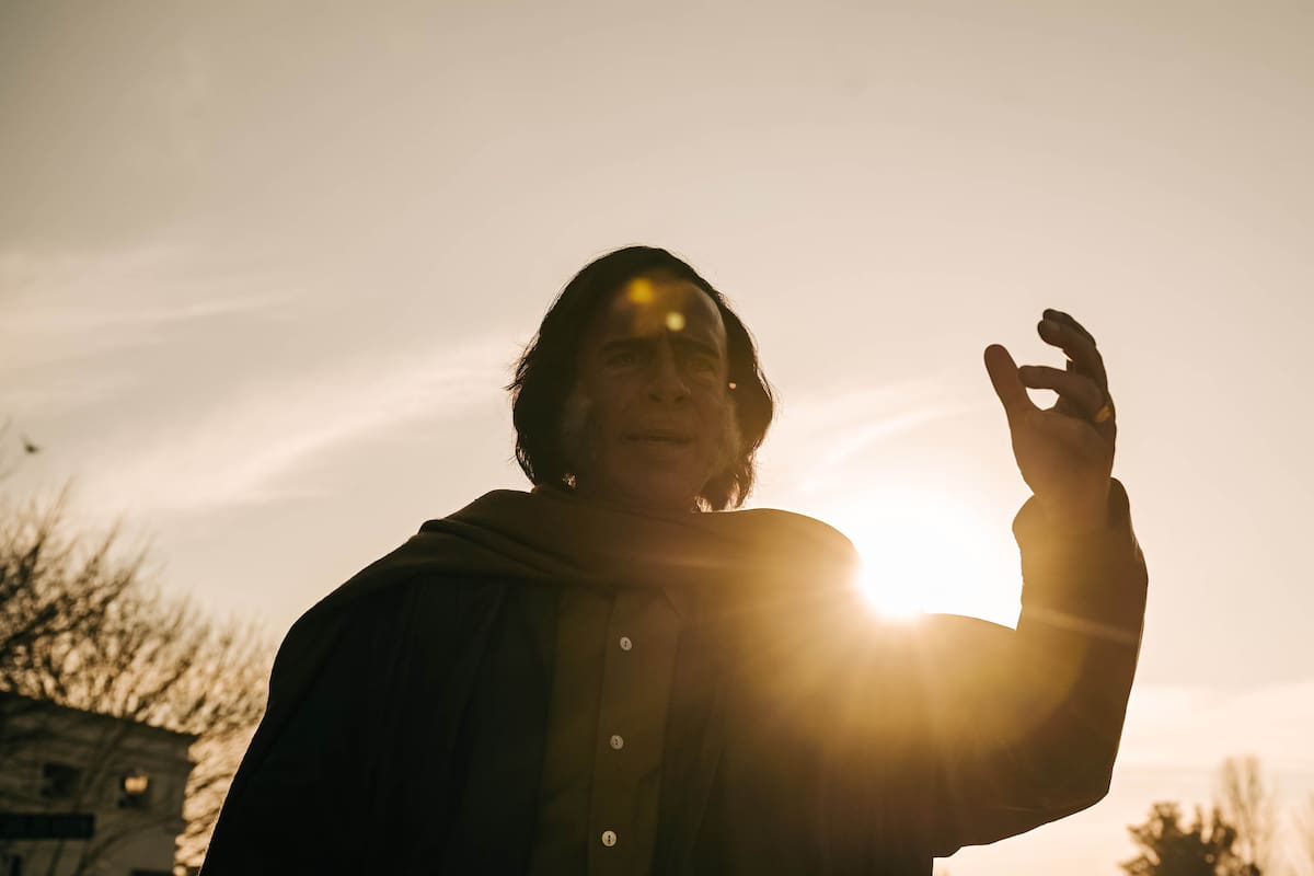 El lanzamiento del tráiler oficial de "Menem" dejó ver la destacable caracterización del protagonista