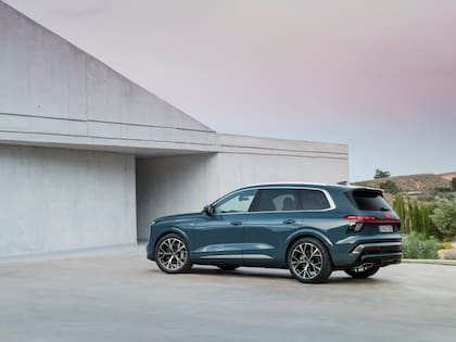 El lanzamiento estará acompañado por dos versiones de un motor V6 turbodiésel de 3.0 litros
