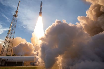 El lanzamiento marca el inicio de la incursión de Amazon en el mercado del internet satelital