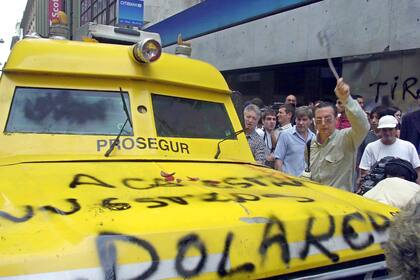 El largo historial de crisis locales (como la de 2001) obsesiona a los economistas para entender sus causas