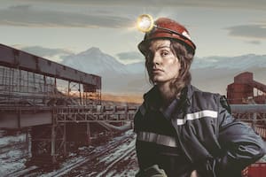 Netflix estrenó Miss Carbón, la película argentina de Agustina Macri que es ideal para ver antes de fin de año