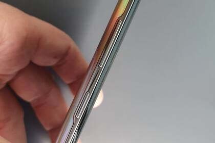 Los únicos botones del lateral del teléfono: bloqueo y volumen