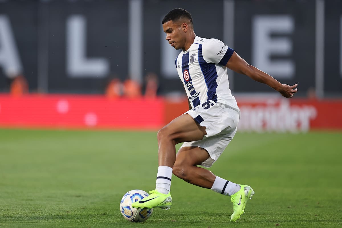 El lateral venezolano Miguel Navarro, de gran temporada, sería titular en el trascendental compromiso frente a Newell's