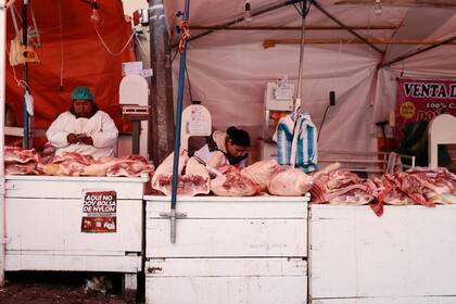 El lechón al horno de Año Nuevo pasa a segundo plato por el alza de precios de diciembre en Bolivia