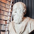 Sócrates, filósofo griego: “El amigo debe ser como el dinero; es necesario saber su valor”
