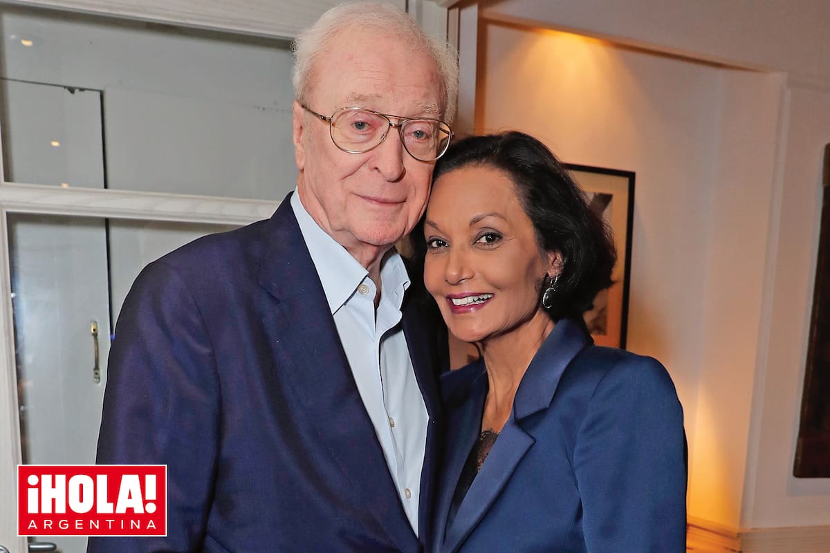 El legendario actor y su mujer, la ex modelo Shakira Baksh, empiezan una nueva etapa de sus vidas, tras mudarse de su mansión de 1100 metros cuadrados en Surrey. Llevan juntos 49 años.