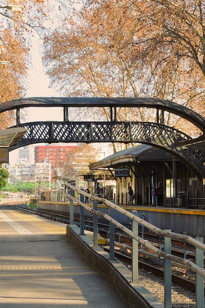 El legendario cruce peatonal de la Estación Colegiales del Mitre, crada en 1898
